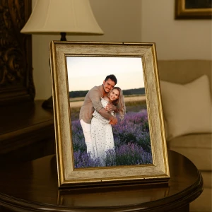 Beyaz Eskitme Altın Kenar Detaylı Fotoğraf Çerçevesi – 15x21 cm