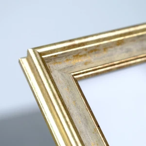 Beyaz Eskitme Altın Kenar Detaylı Fotoğraf Çerçevesi – 15x21 cm
