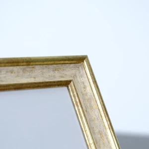 Beyaz Eskitme Altın Kenar Detaylı Fotoğraf Çerçevesi – 15x21 cm
