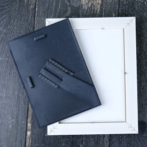 Beyaz Eskitme Altın Kenar Detaylı Fotoğraf Çerçevesi – 15x21 cm